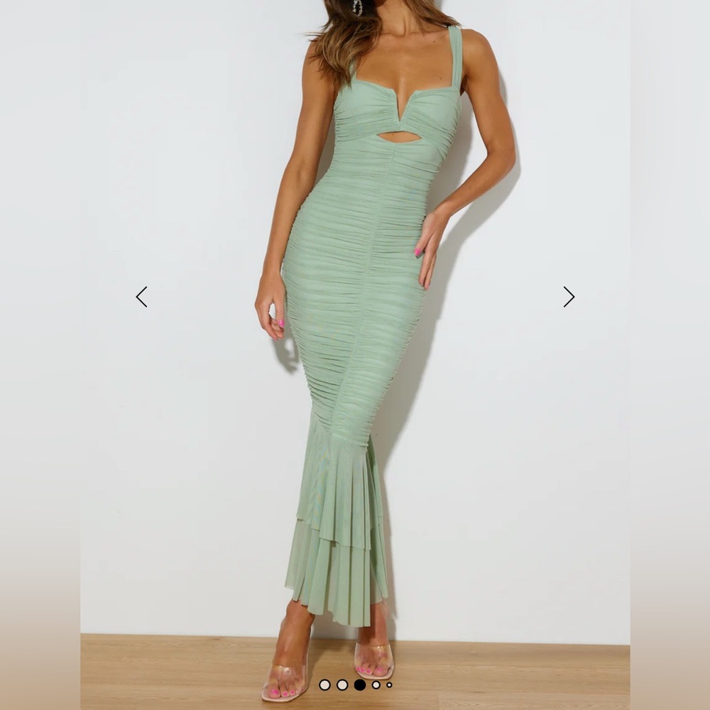 Selfie Leslie Sage Green Ruched Midi Dress - Picture 2 of 10